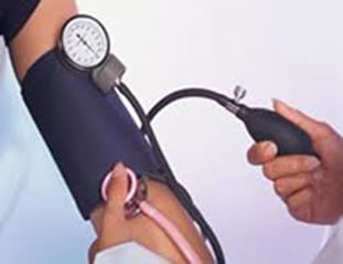A figura mostra o esfigmomanômetro, aparelho utilizado para medir a pressão arterial.