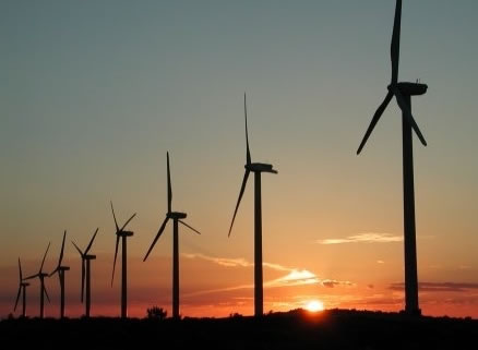 A energia eólica é uma fonte de energia renovável.