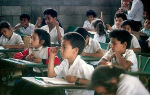 O processo de expansão da escolarização básica no Brasil só começou em meados do século XX