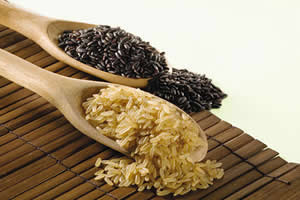 Analise a composição do arroz antes de levá-lo à mesa.
