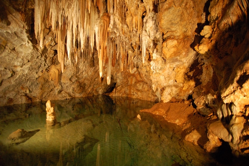 f-caverna-estalagmite-elegmite.jpg